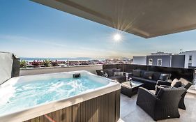 Villa Magnifica Penthouse With Jacuzzi